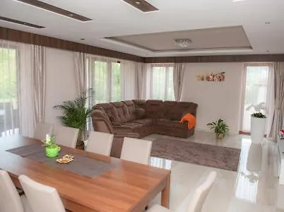 Relax Wellness Villa Komlóska